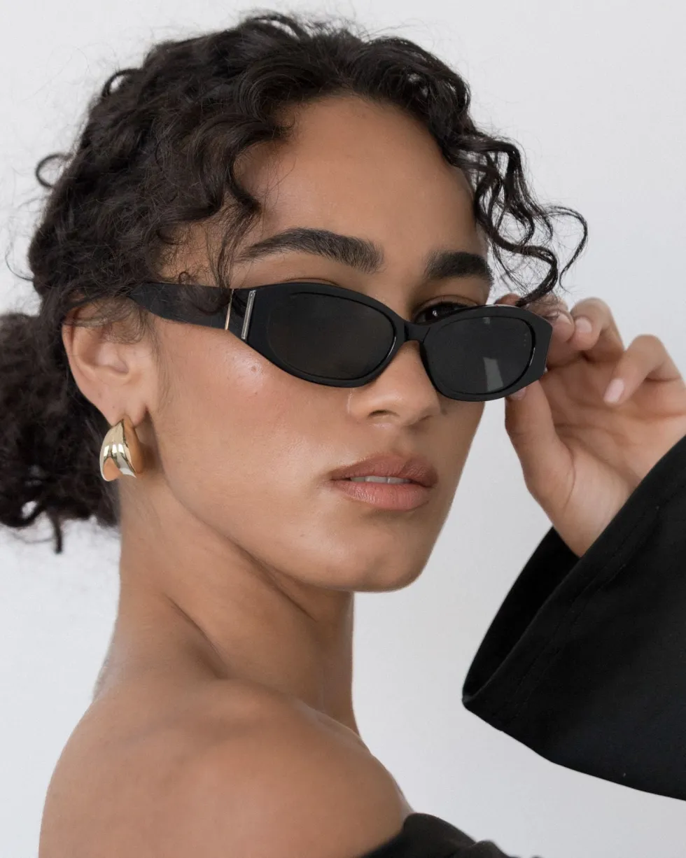Clearance 'Momentum' Sunglasses - Black Sunglasses